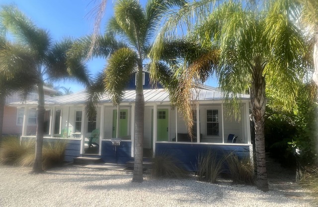 West Unit of Beach to Bay Cottage...just 100 feet from Gulf Beach!