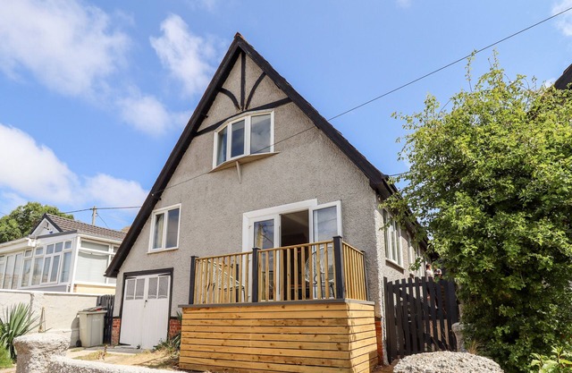 WESTCOTT, pet friendly, with open fire in Chapel St Leonards