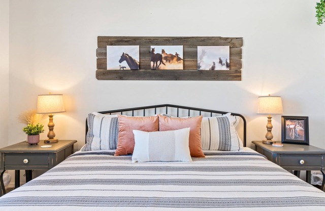 Western Caldwell Charm | Hot Tub | Near C of I