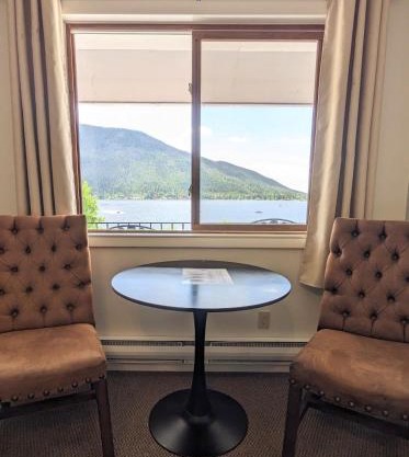 Western Riviera Lakeside Lodging