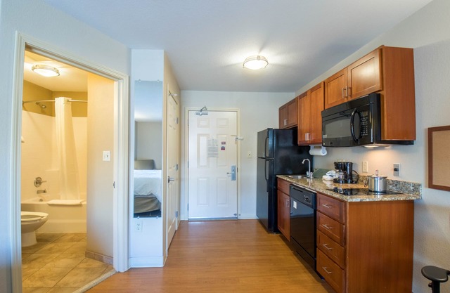 Candlewood Suites PARACHUTE, an IHG Hotel