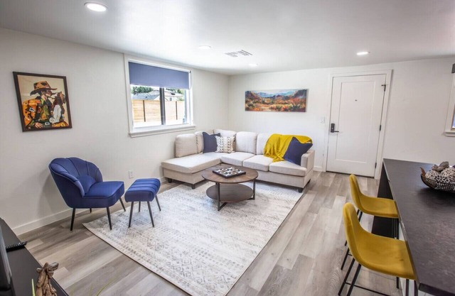 Western Wind Down - Modern Luxury in Green Country
