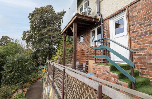 WESTOE HIDEAWAY, pet friendly, with a garden in Llangollen