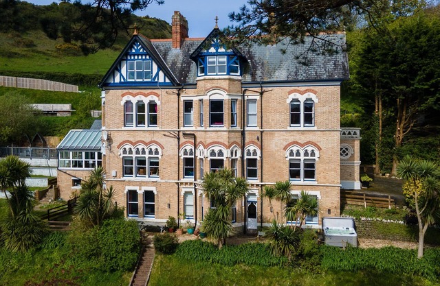 Westwell Hall, large coastal house sleeping up to 29
