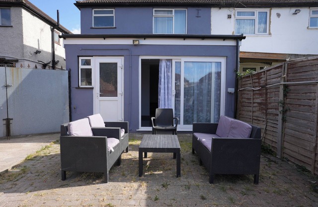 Westwick Gardens Retreat - 4 Bedroom House