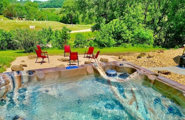Wexford Hollow Lodge w/ Hot Tub Jacuzzi & Pool