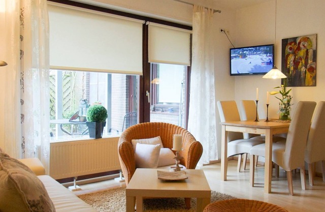 Bright, cozy 4-person vacation apartment with beautiful covered terrace -