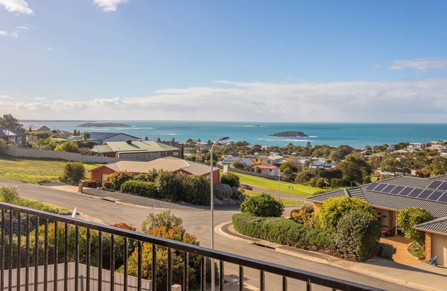 THE PERFECT WHALE BEACH HOUSE GETAWAY