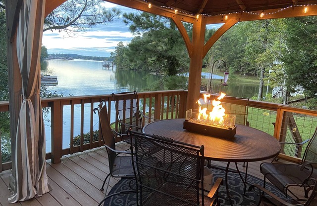 Quelle vue! 4 chambres 2 salles de bain maison sur le magnifique lac Martin