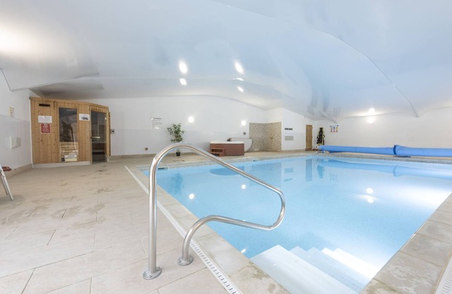 Wheal Castle, B&B - a hotel room that sleeps 2 guests in 1 bedroom