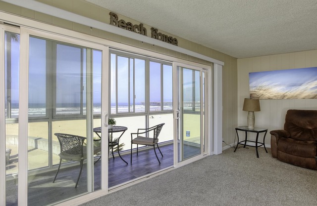 Vues imprenables sur l'océan depuis chaque fenêtre! Condo Deluxe sur la plage