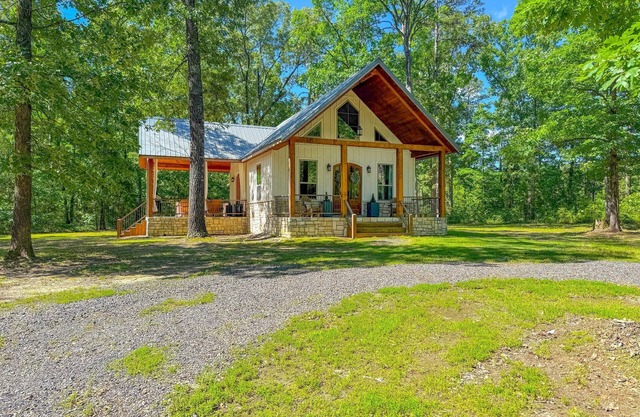 Where Romance Meets the Mountains + Hot Tub + Outdoor Shower