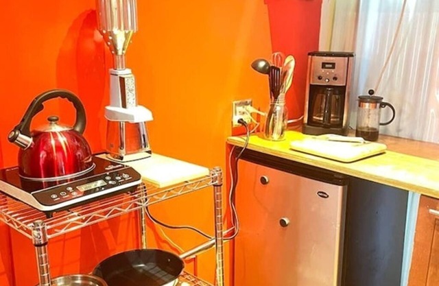 Whimsical 1-bedroom apartment