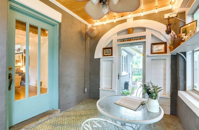 Whimsical Cottage Near Springfield Art Museum!