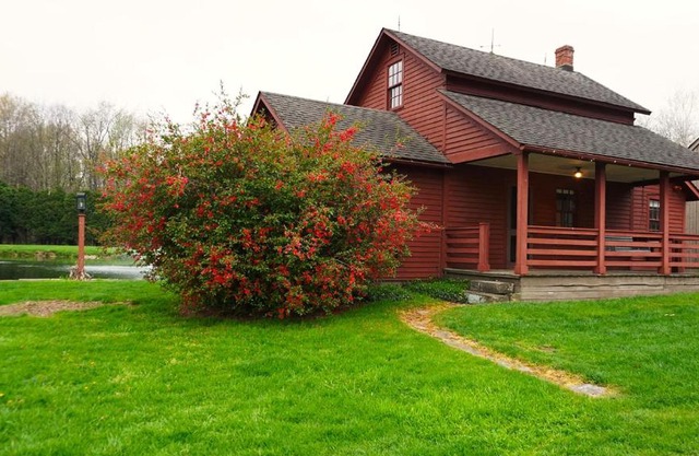 Whimsical Cottage w/Pond View