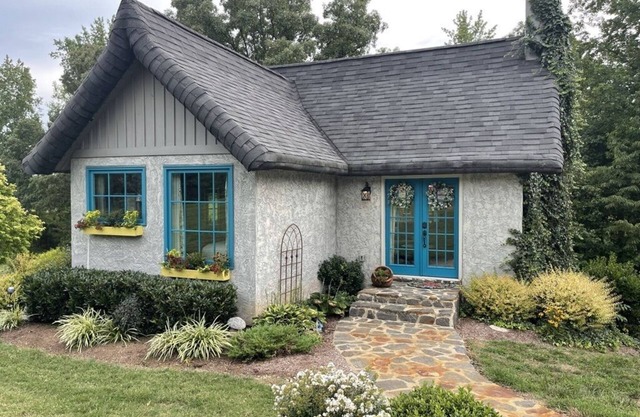 Whimsical Fairytale Cottage near Nashville TN