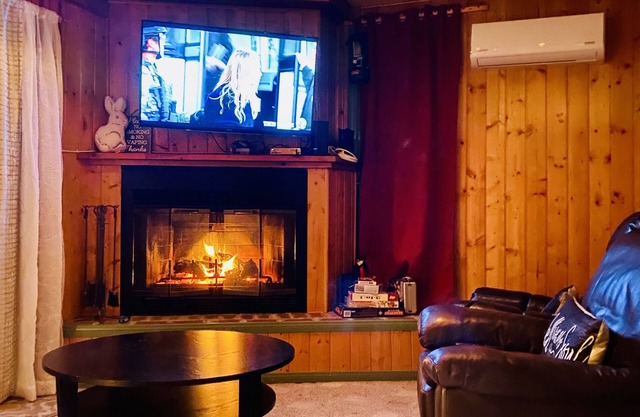 Tranquil Cottage Getaway / Pet Friendly!