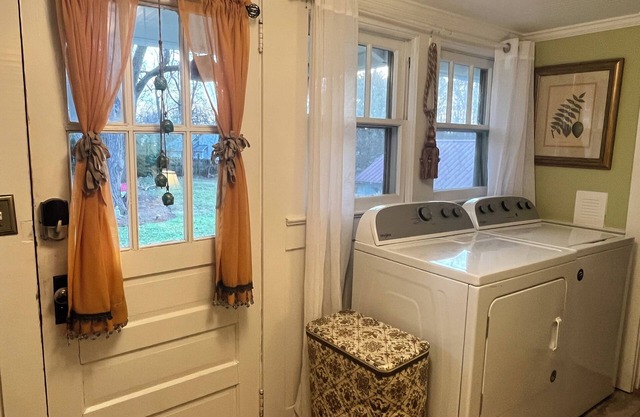 Whimsy Cottage Close to Everything in Pittsboro