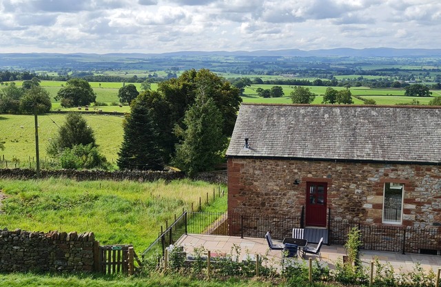 WHINSTONE, pet friendly, with a garden in Appleby-In-Westmorland