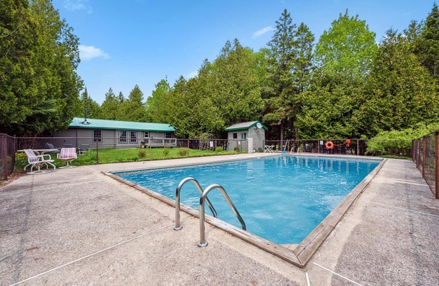 Whisk You Away: Bruce Retreat with Pool