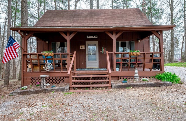 Whispering Pines Cabin at Patoka Lake