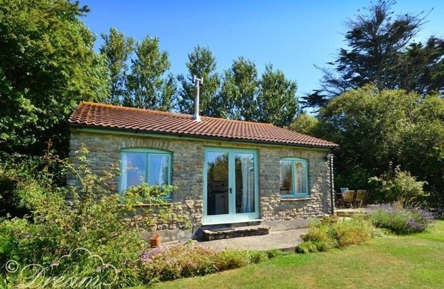 Whispering Pines Cottage, WEST BEXINGTON