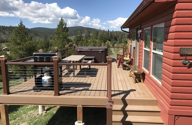 Whispering Pines Guest Cabin At Georgetown Lake - Famille et animaux acceptés, bain à remous