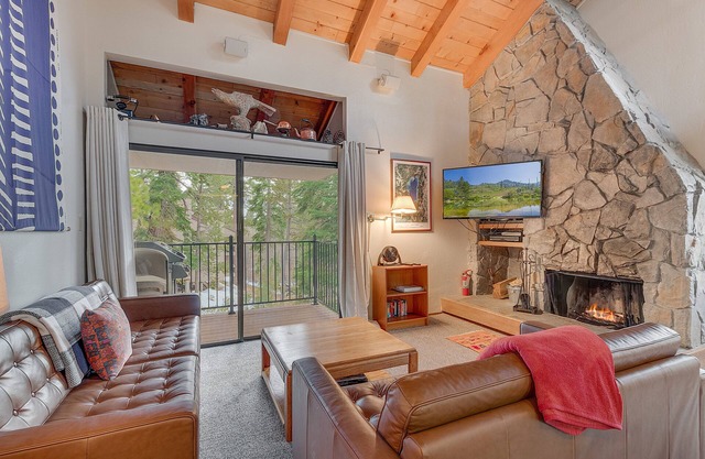 Whispering Pines: 5 BR, 3 BA Townhouse à Carnelian Bay, 12 personnes