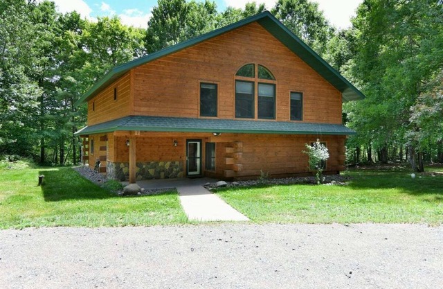 Whispering Waters Lodge | 4 Bed, 2 Bath