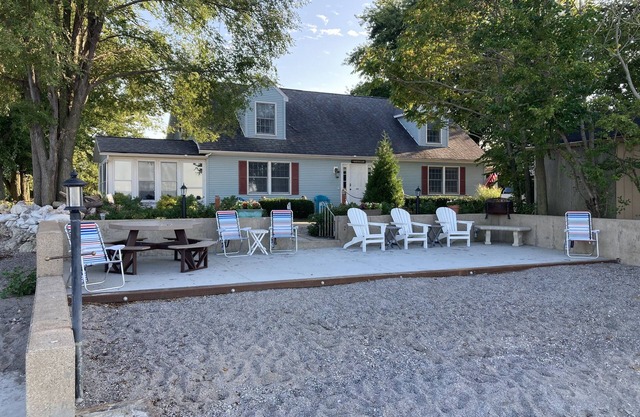 Délicieusement spacieuse maison privée face à la plage pour 13 personnes sur le lac Érié!