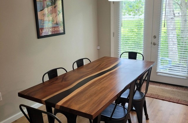 White Birch - Riverfront and Newly-Remodeled! Great Location!