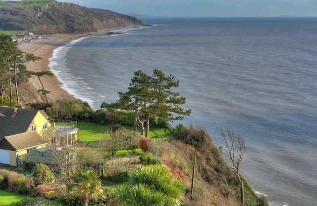 White Cliffs, SEATON, DEVON