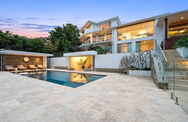 "White Haus" – Resort Style Getaway