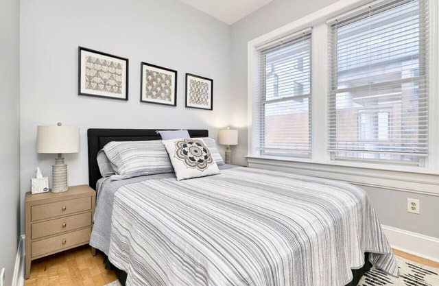 Modern 1 Bd 1 ba Apartment SLU, Grand Center, CWE