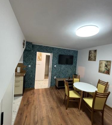 White House Apartments - Forest