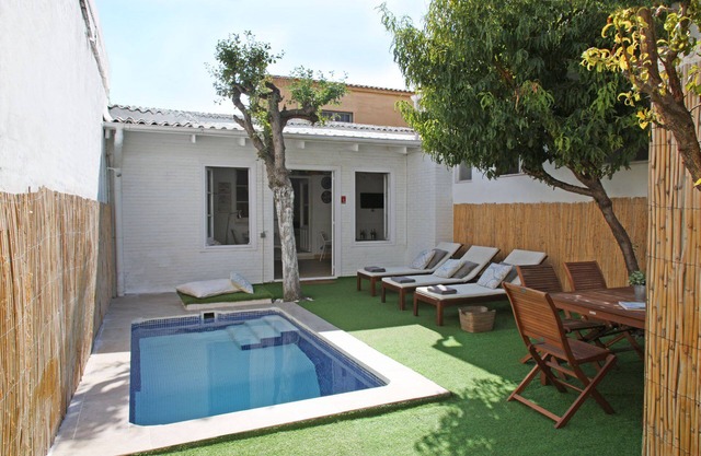 Maison Blanche. Maison avec piscine à Barcelone HUTB-009 161