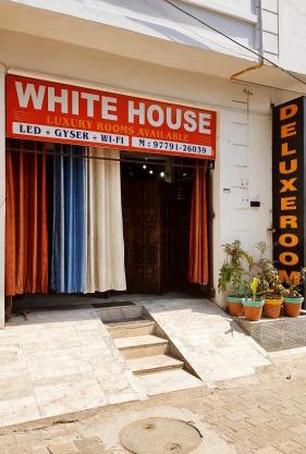 WHITE HOUSE Luxury Rooms - Loved by Travellers, Couples, Corporates