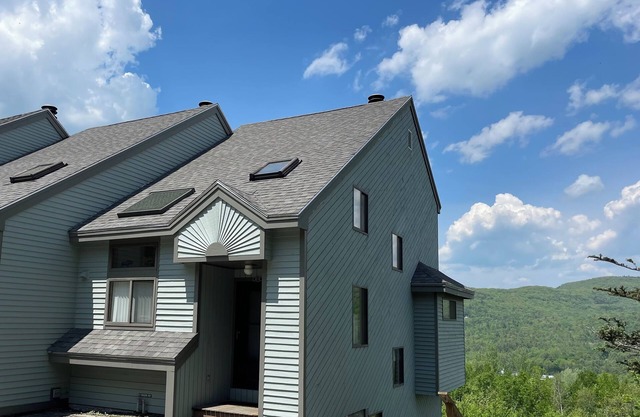 Blanc Montagnes Townhouse * Waterville Estates * Sports Center! WIFI