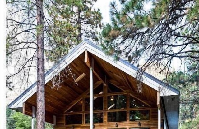 White Pass Luxury Cabin