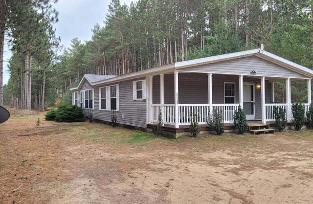 White Pine 4 BR 2 BA home 1 mile to Crystal Mtn Resort