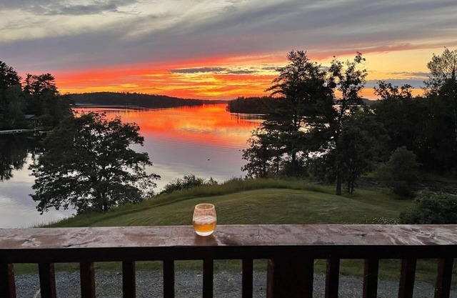 White Pine Retreat - Main Lodge, Fab Sunsets, Totally Refurnished - Sleeps 11