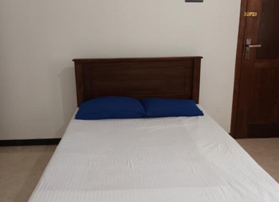White's vila matara