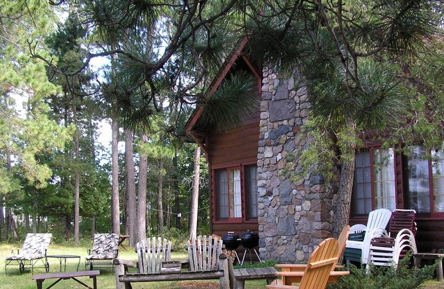 Chaîne Whitefish, Vintage Log Cabin, privée, Cheminée / Loft, 8 personnes