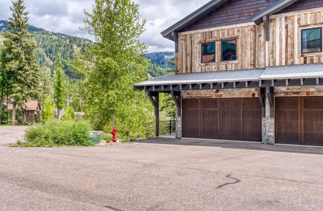 Whitefish Mountain Escape, 6 Bedroom Sleeps 14, Amazing Views!