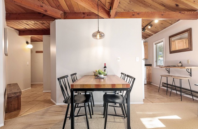 Whitefish Mountain Ski Condo - 1 BR, Kitchen, Hot Tub/Spa