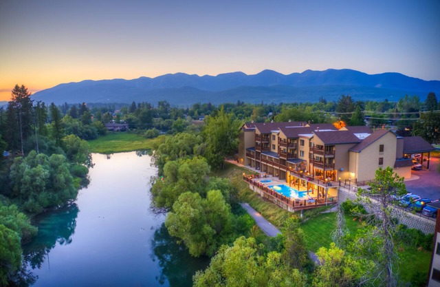 The Pine Lodge on Whitefish River