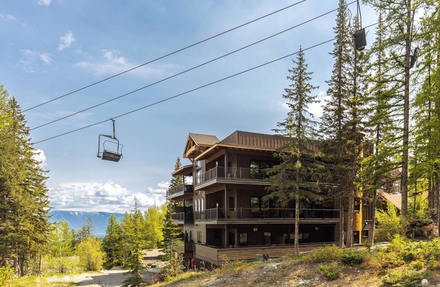 Whitefish Slopeside Condo Ski-in / Ski-out