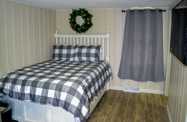 Whitehall Cottages Boutique Motel - Full Bed