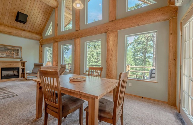 Whitetail Cabin – For 9 ppl!