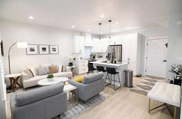 Whitewater Getaway-Charming 3-bedroom townhome with WiFi, AC in brilliant Boise